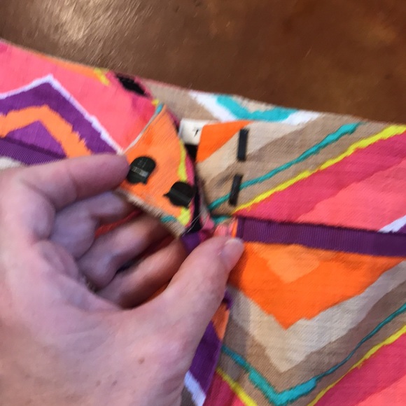 Trina Turk like new shorts size 4 - Picture 4 of 7